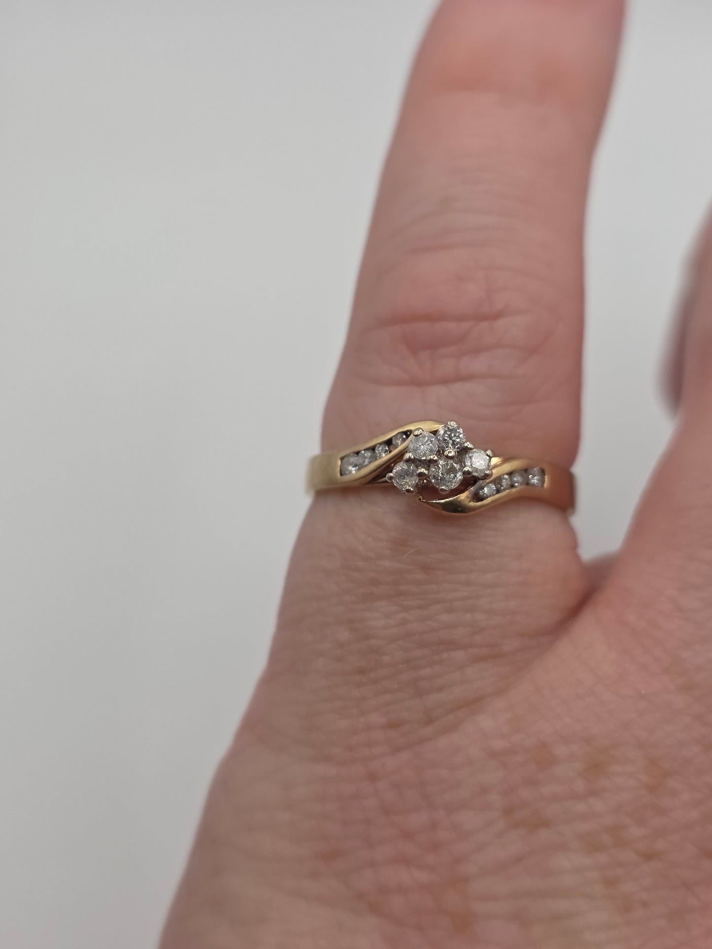 9ct gold diamond ring