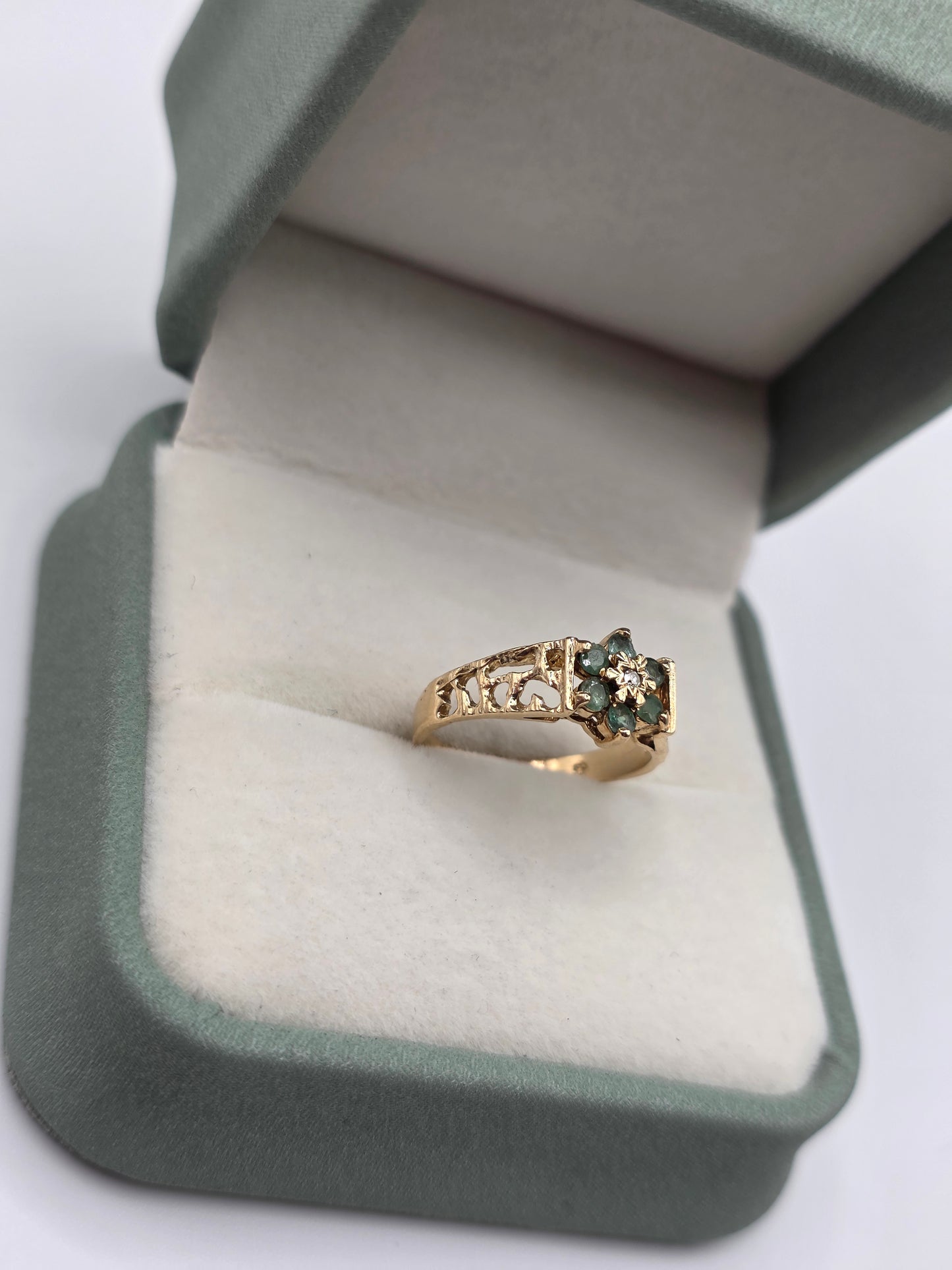 9ct gold emerald and diamond ring