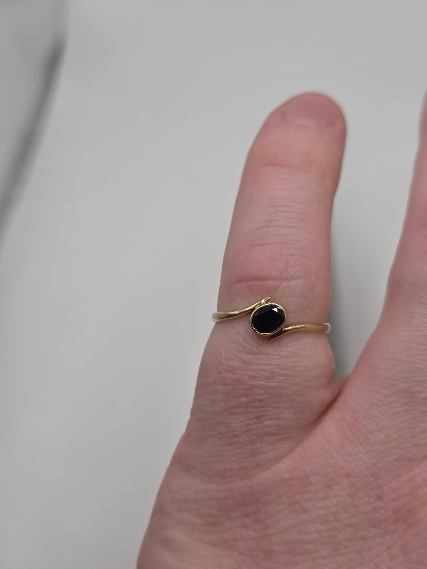 9ct gold sapphire ring