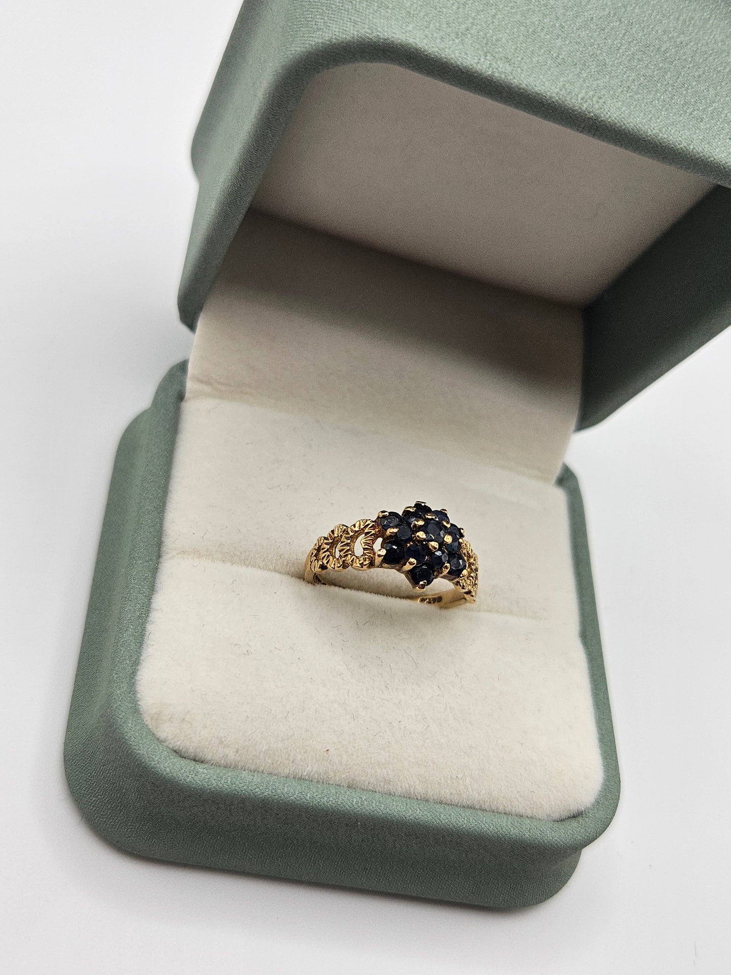 9ct gold sapphire cluster ring