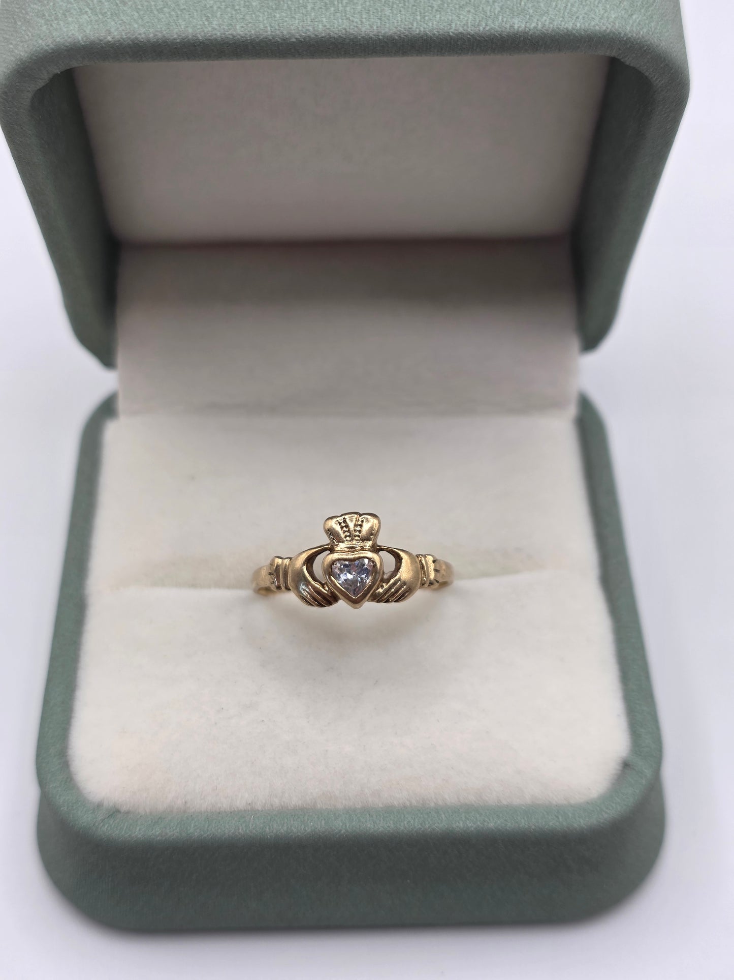 9ct gold cz claddagh ring