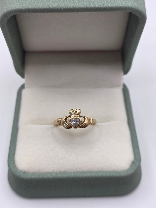 9ct gold cz claddagh ring