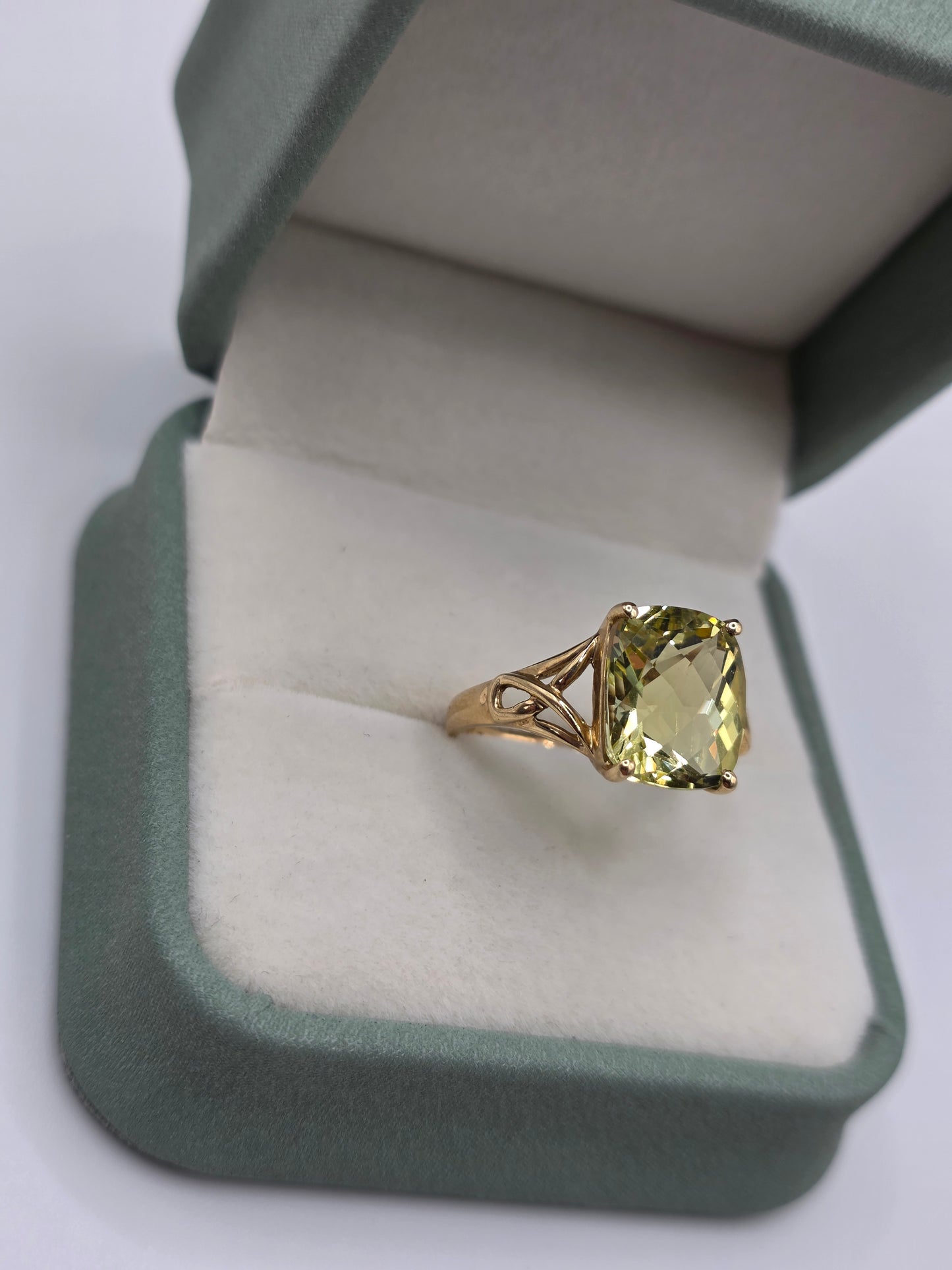 9ct gold citrine ring