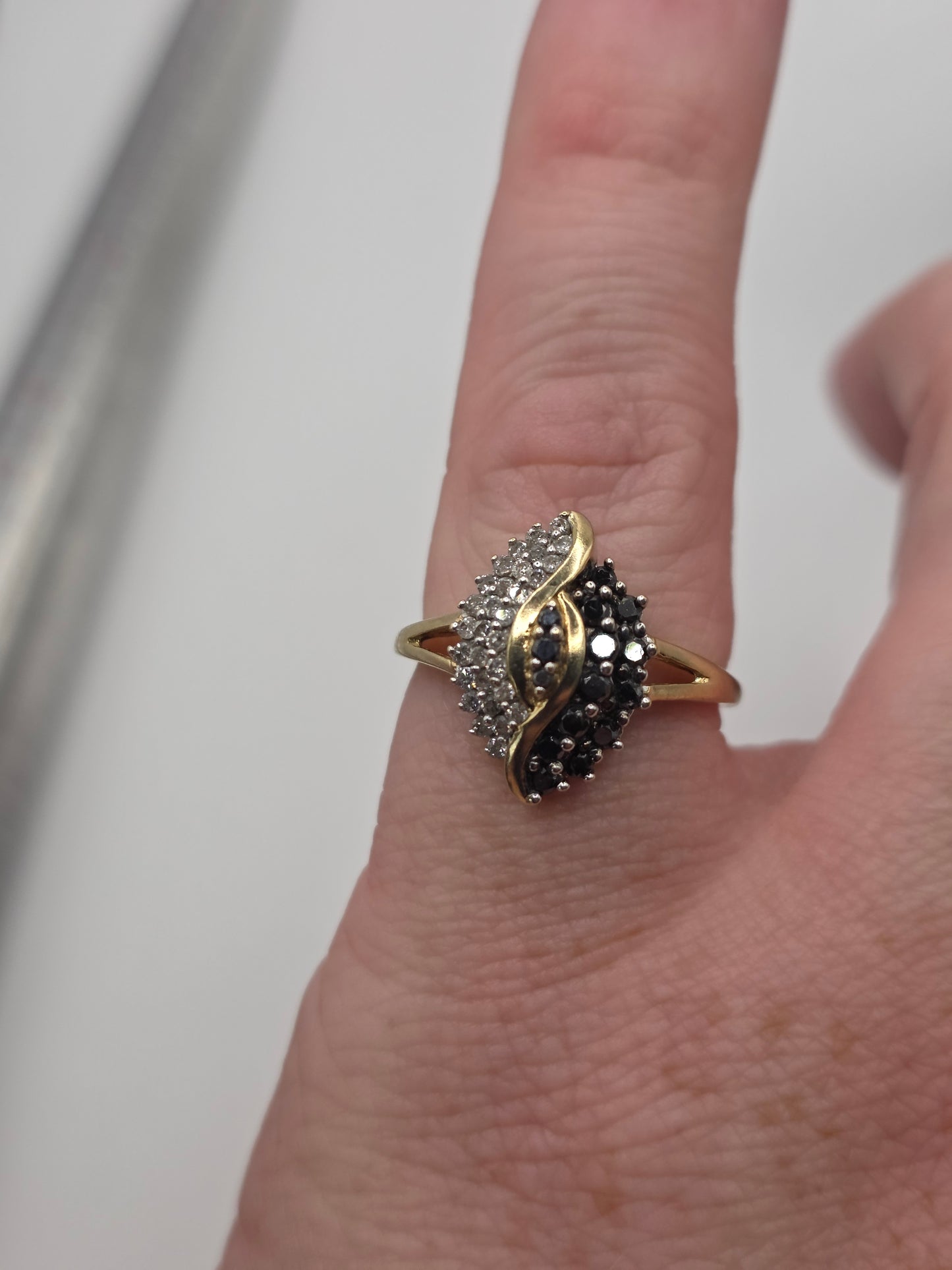 9ct gold diamond ring