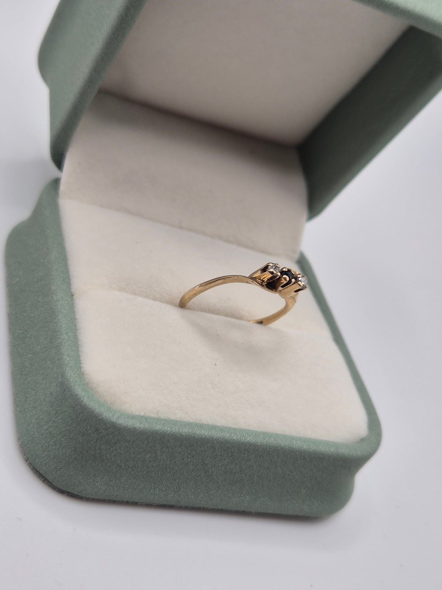 9ct gold sapphire and diamond ring