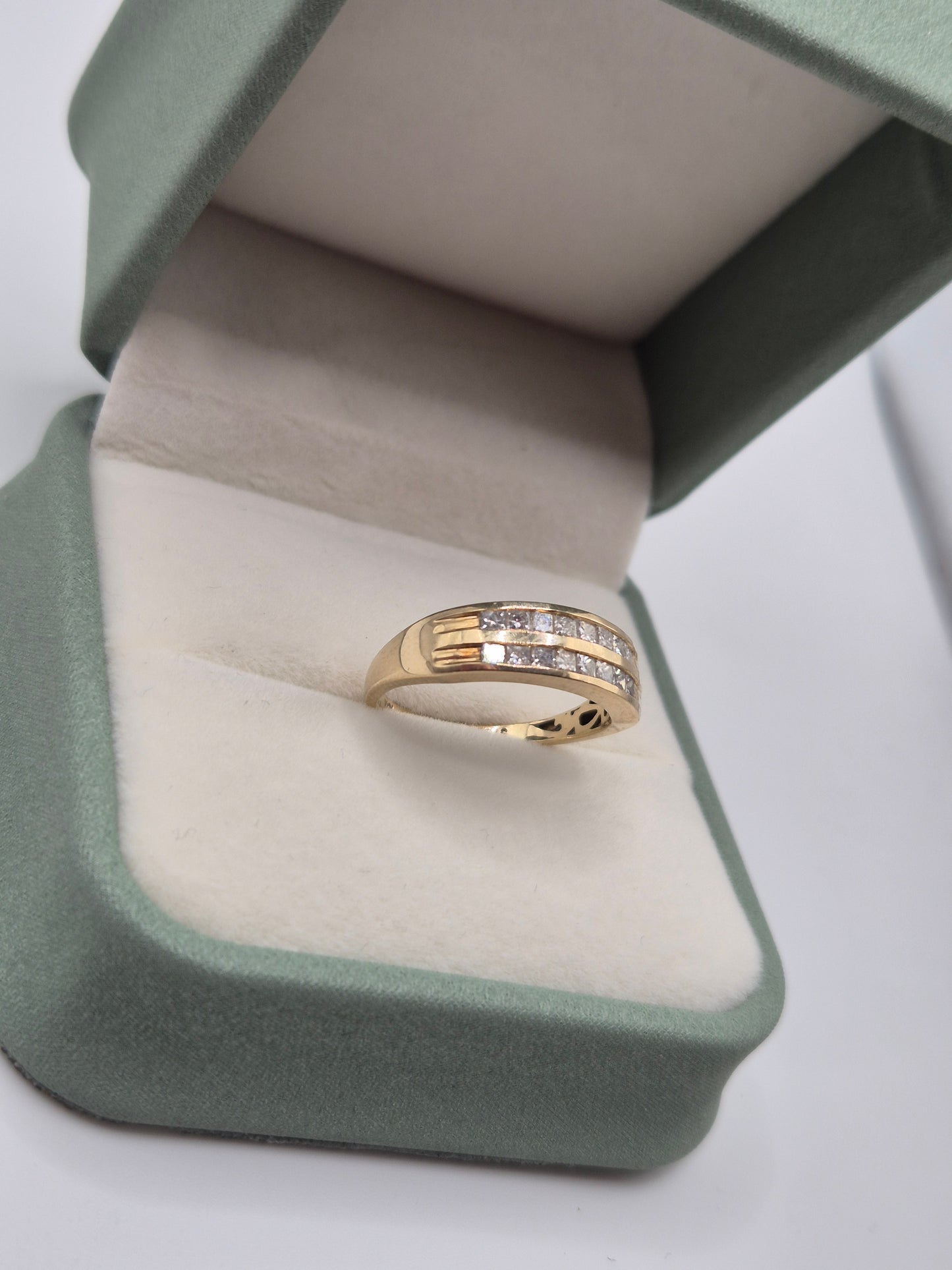 9ct gold diamond ring