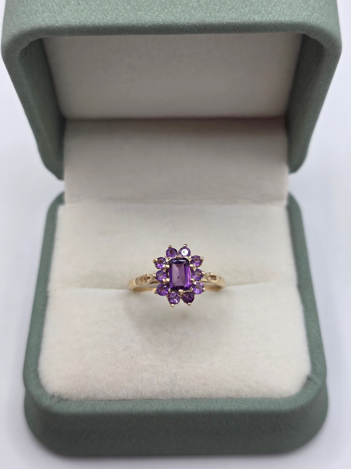 9ct gold amethyst cluster ring