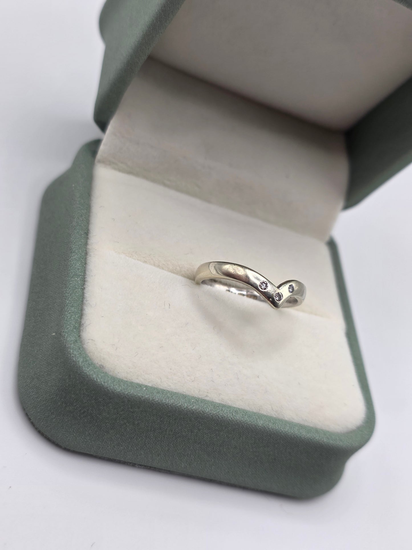 9ct white gold diamond wishbone ring