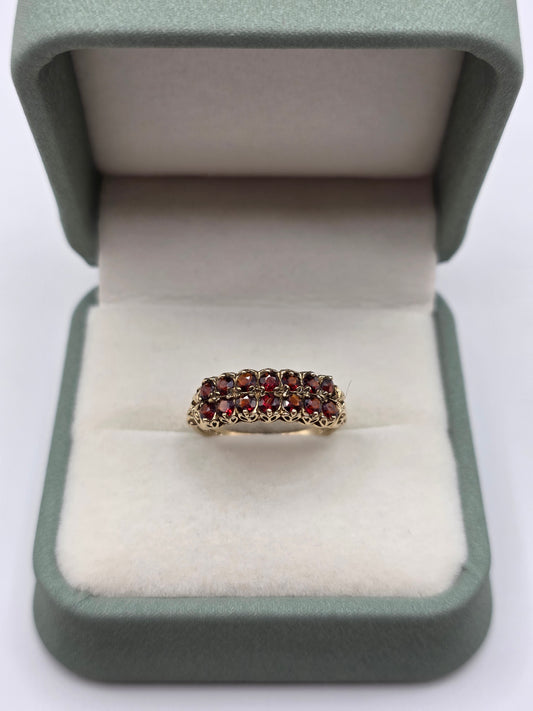 9ct gold garnet ring