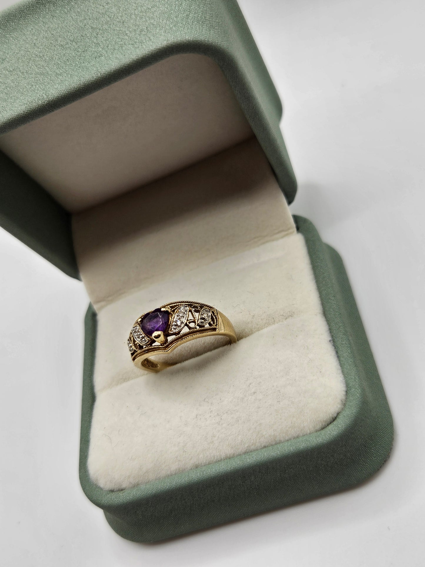 9ct gold amethyst and diamond ring