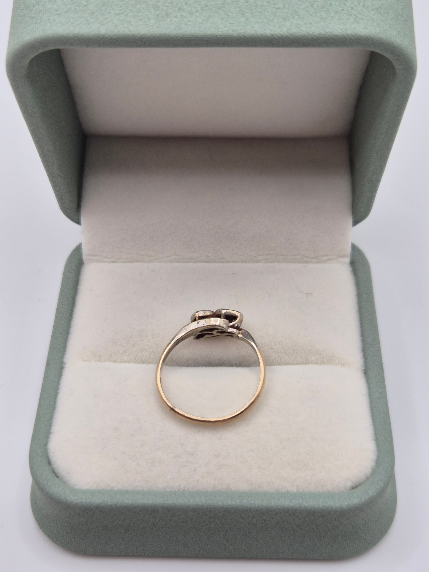 Vintage 9ct gold and platinum diamond heart ring