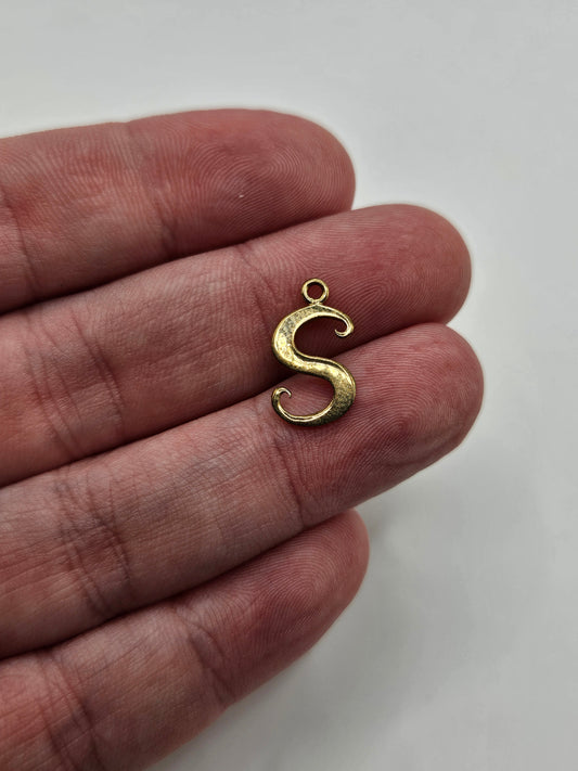 9ct gold initial pendant