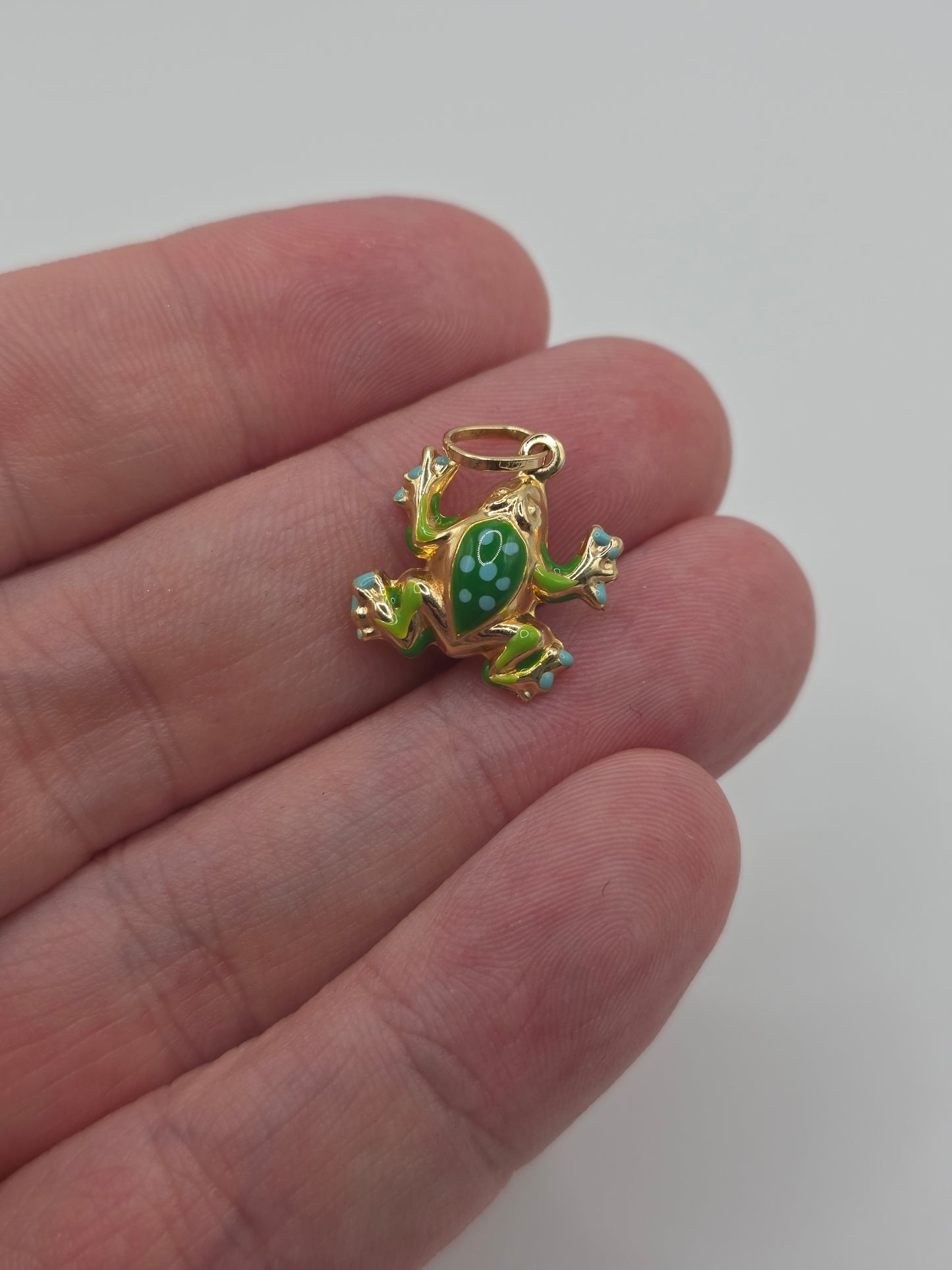 9ct gold enamel frog charm