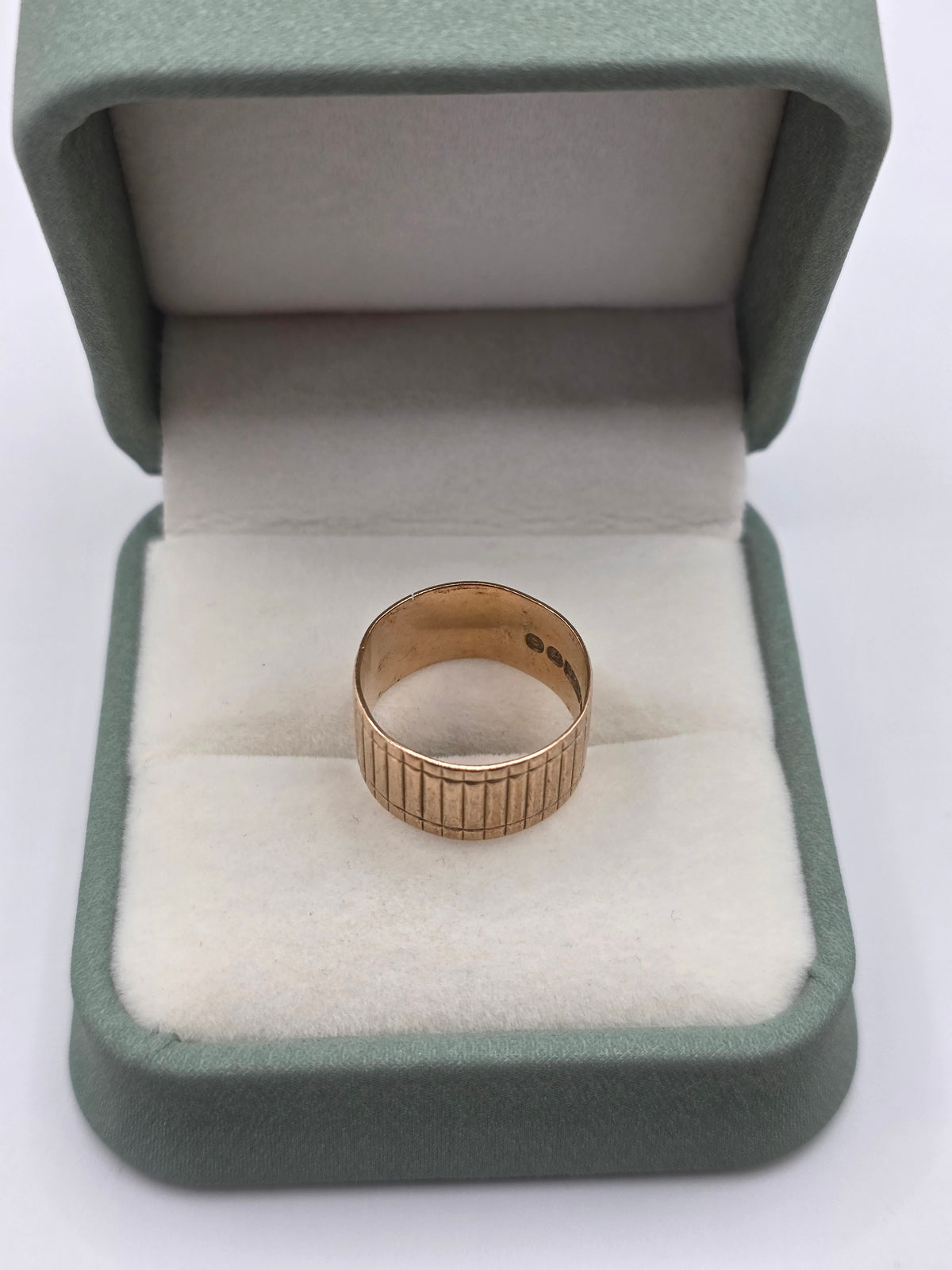 Heavy 9ct rose gold patterned band ring