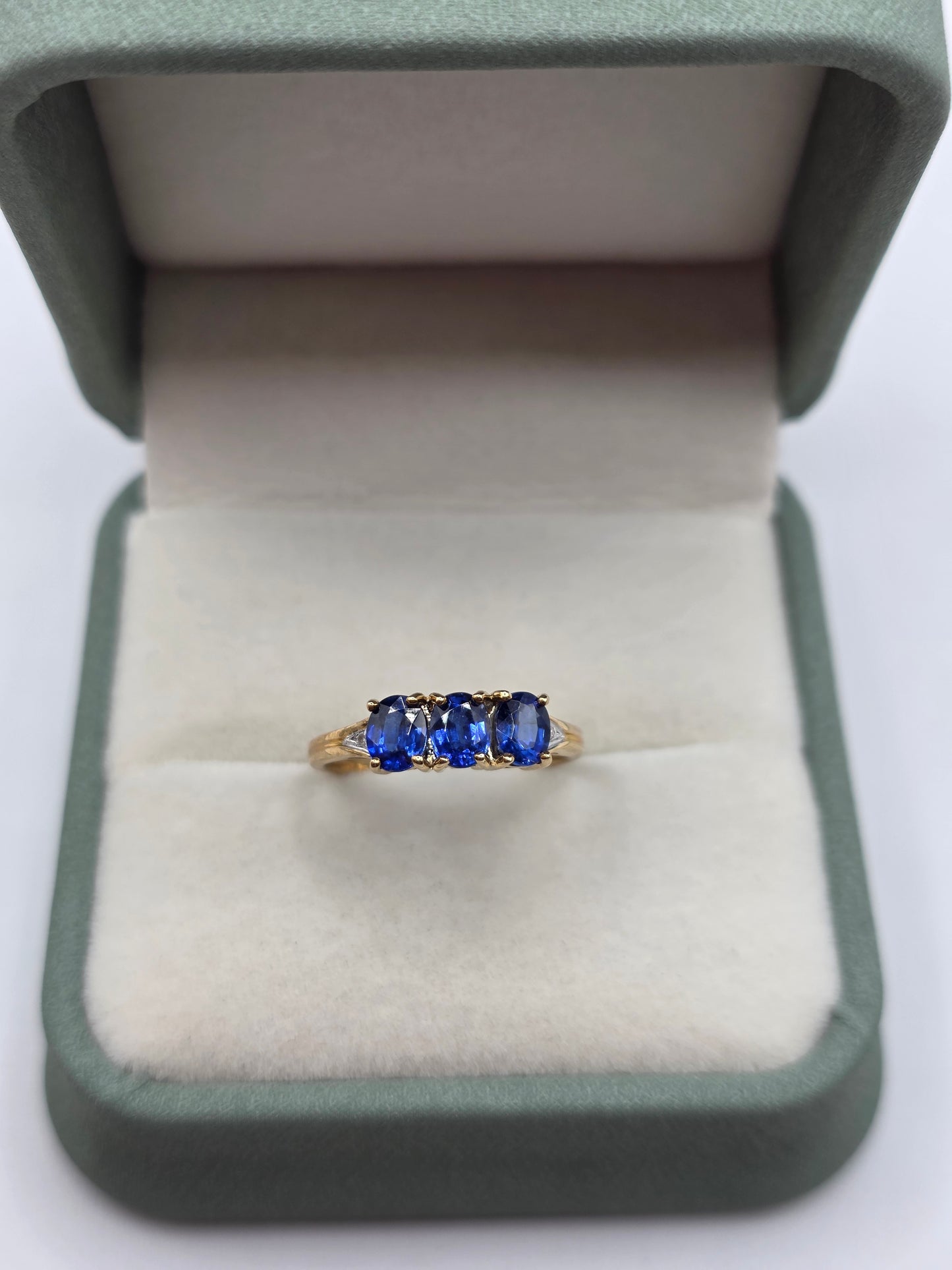 9ct gold kyanite and diamond ring