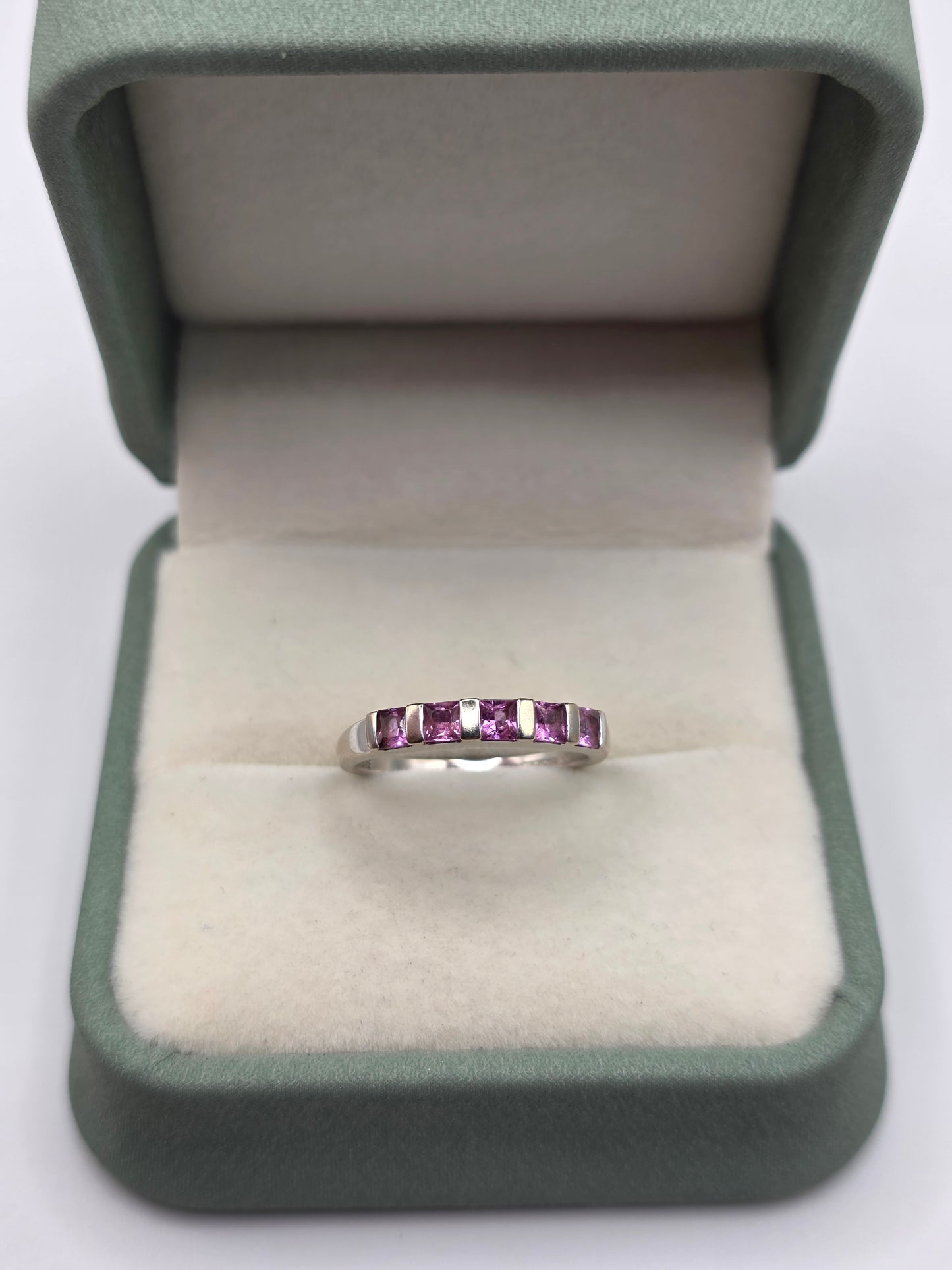 9ct white gold pink sapphire ring
