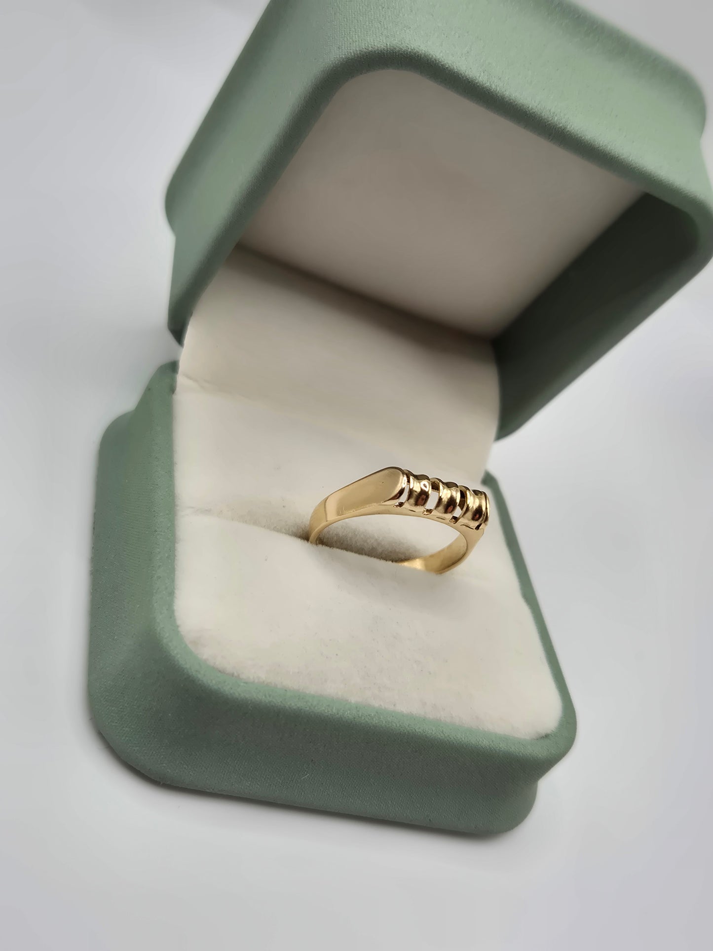 9ct gold ring