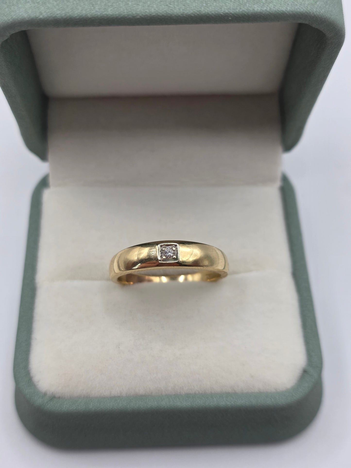 9ct gold diamond ring