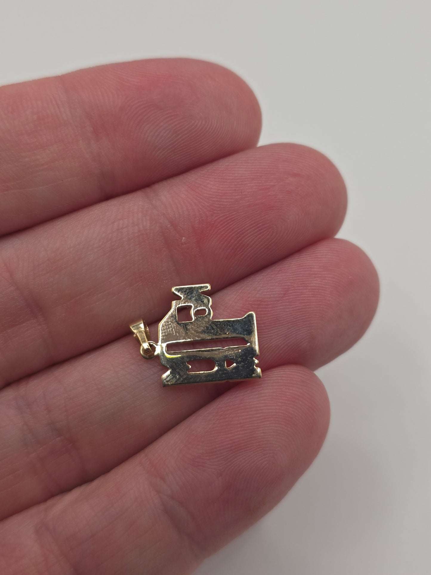 9ct gold no1. Mum pendant