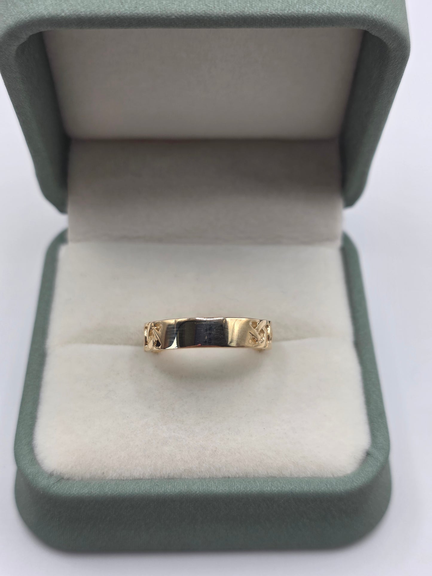 9ct gold celtic signet ring