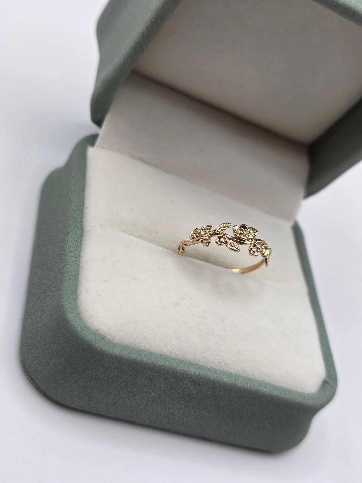 9ct gold forget me knot ring