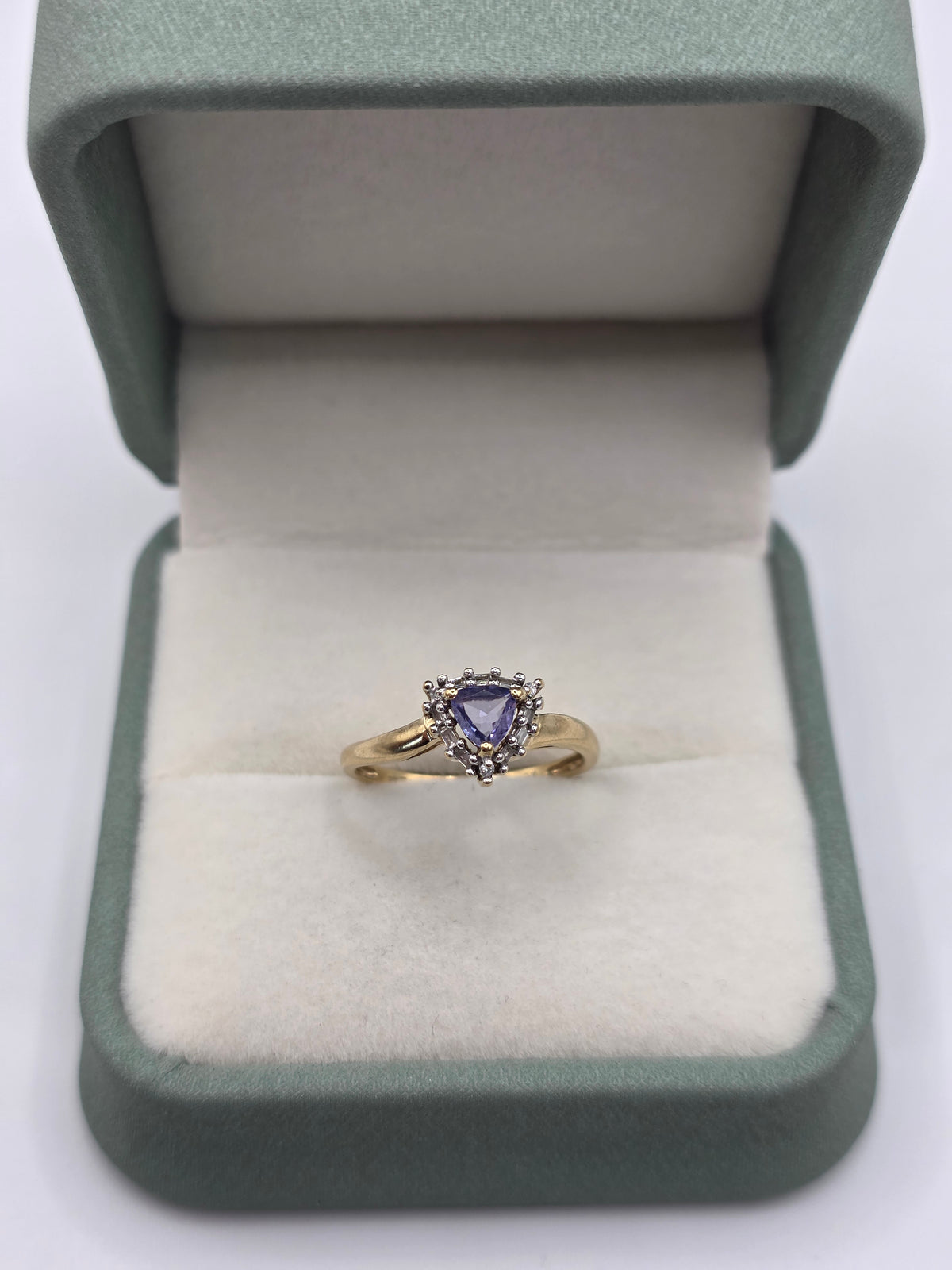 9ct gold tanzanite and diamond ring