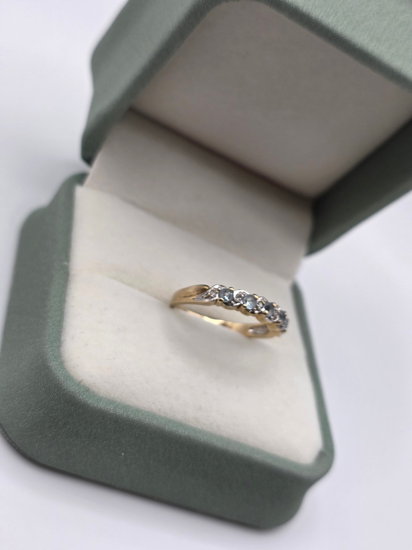9ct gold aquamarine and diamond ring