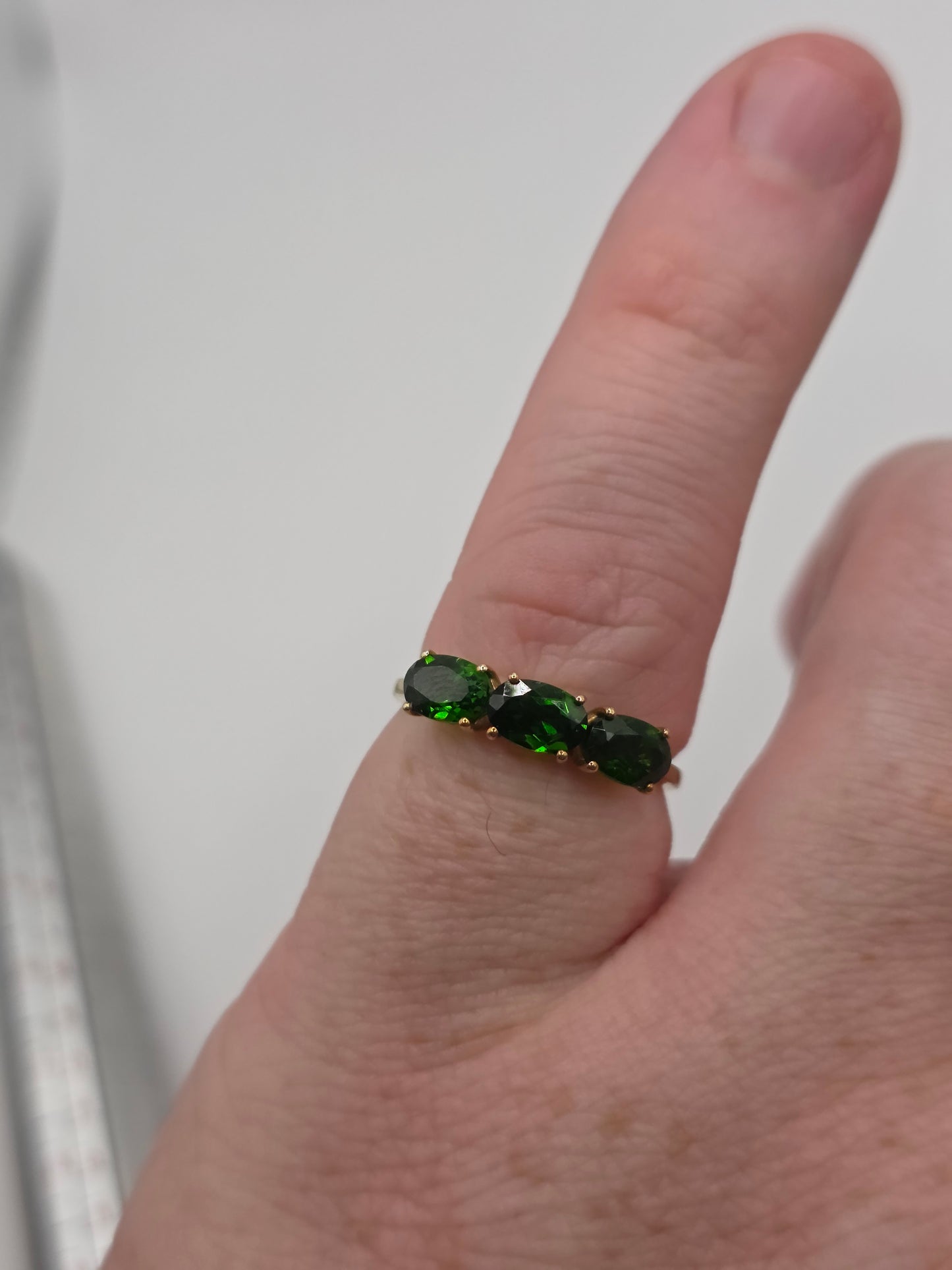 9ct gold diopside ring