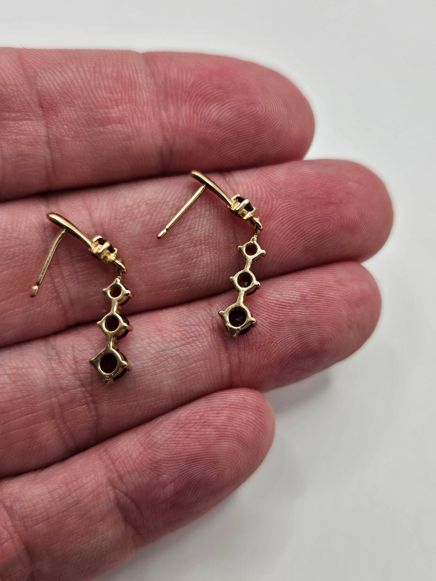 9ct gold garnet earrings