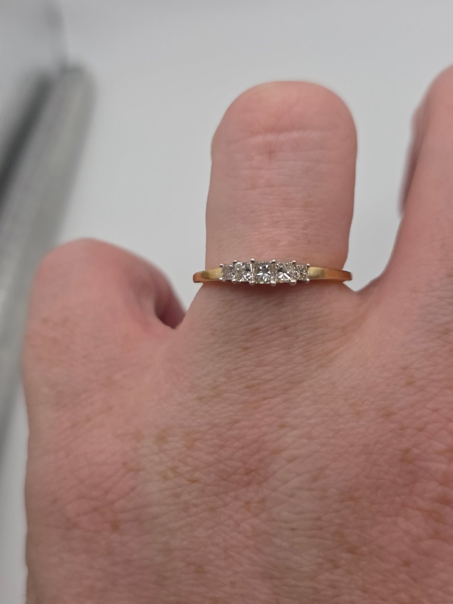 9ct gold diamond ring