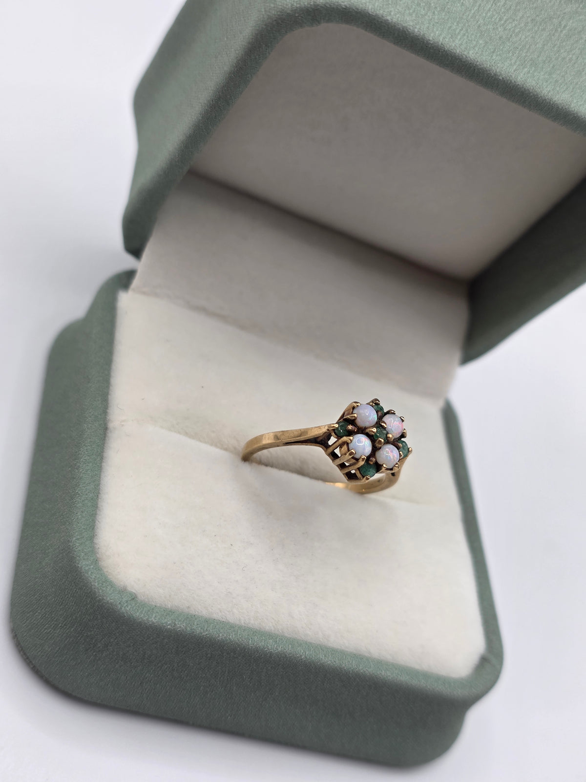 9ct gold emerald and opal ring