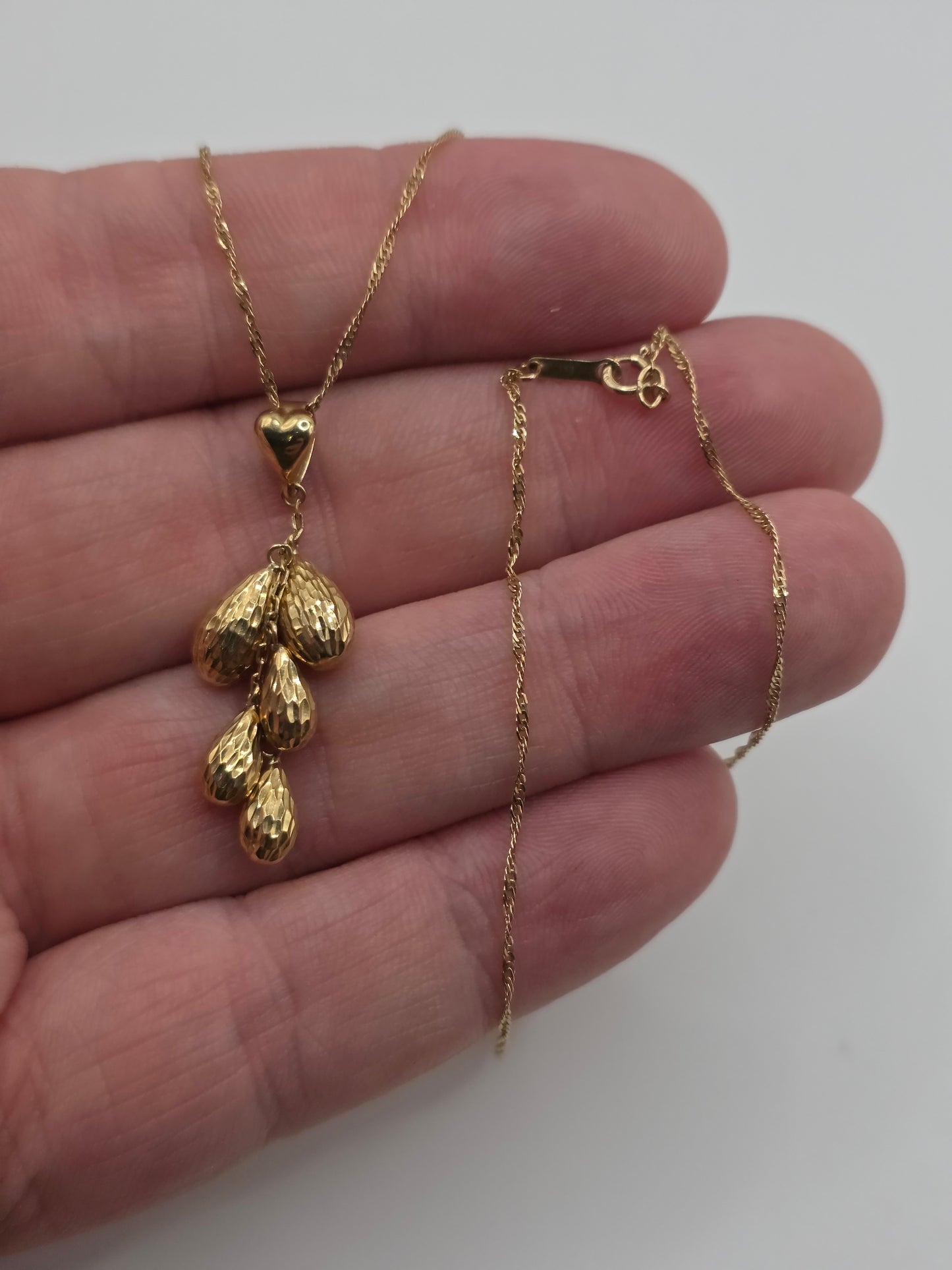 9ct gold necklace