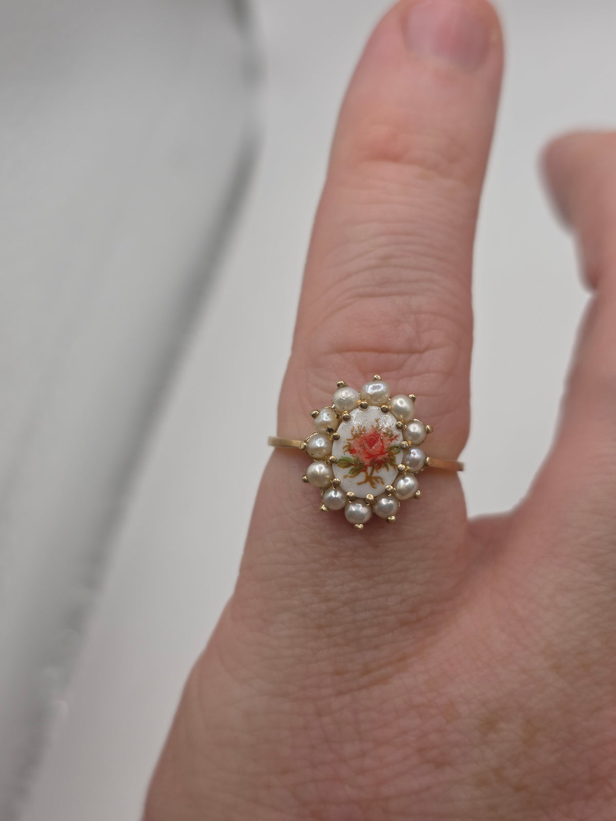 9ct gold limoge and pearl ring