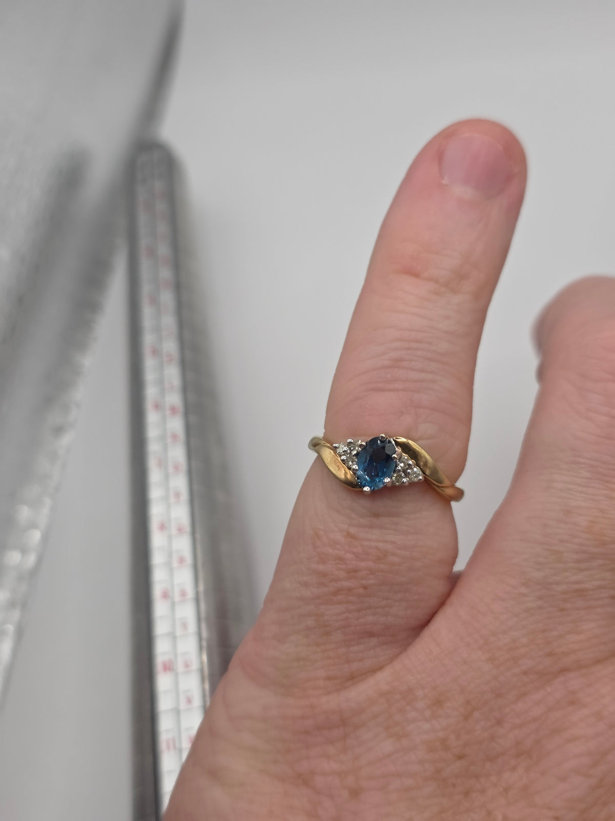 9ct gold topaz and diamond ring