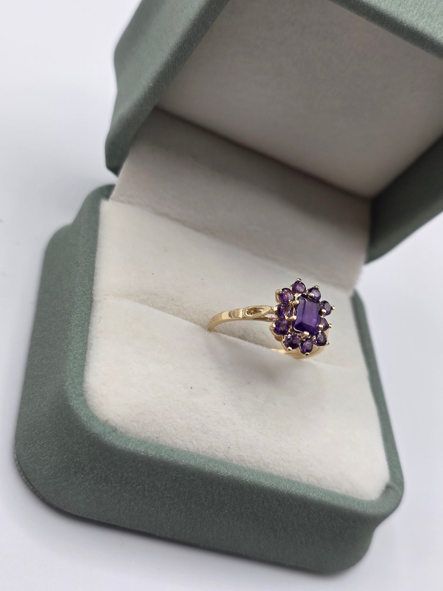 9ct gold amethyst cluster ring