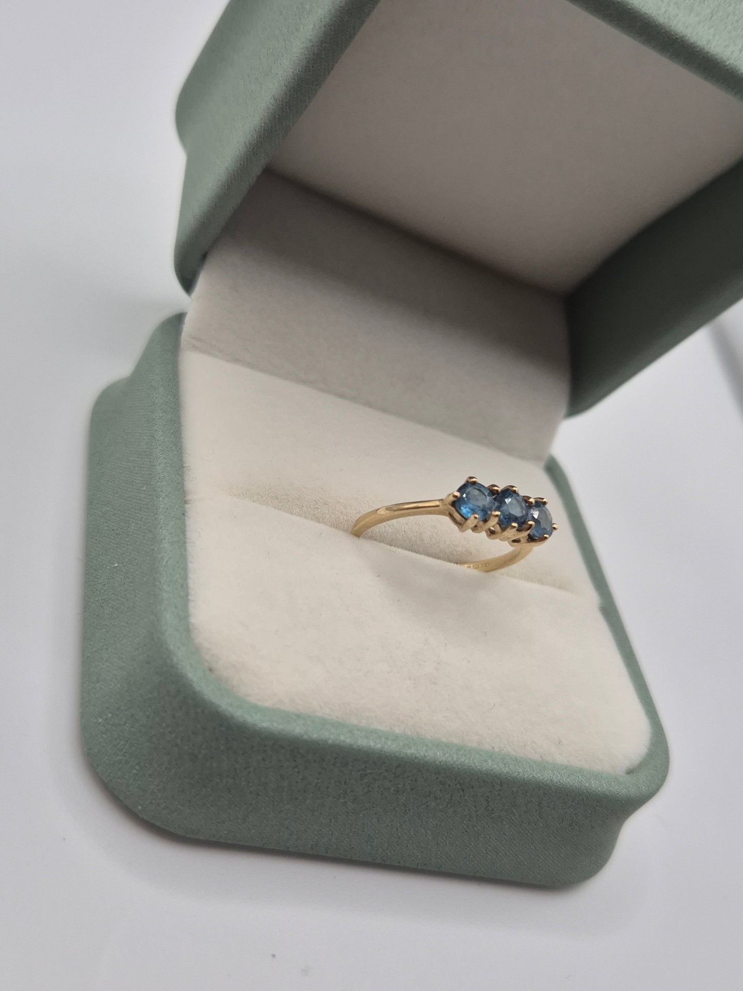 9ct gold topaz ring