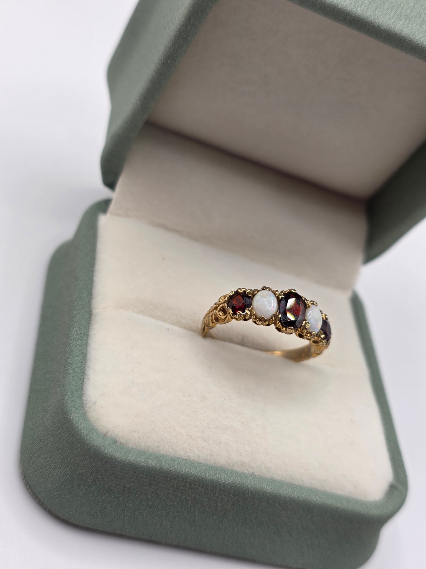 9ct gold garnet and opal ring