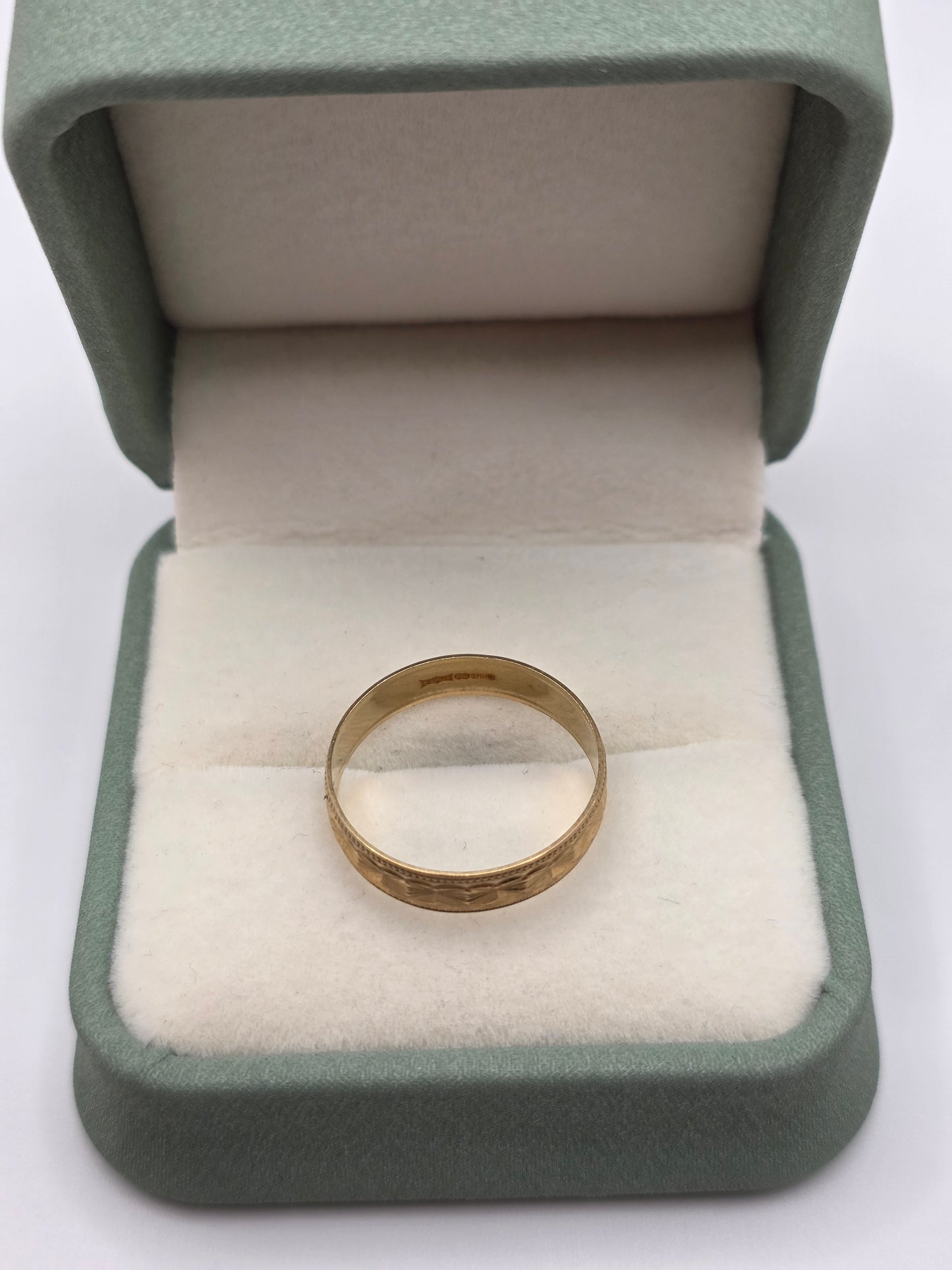 9ct gold patterned band ring
