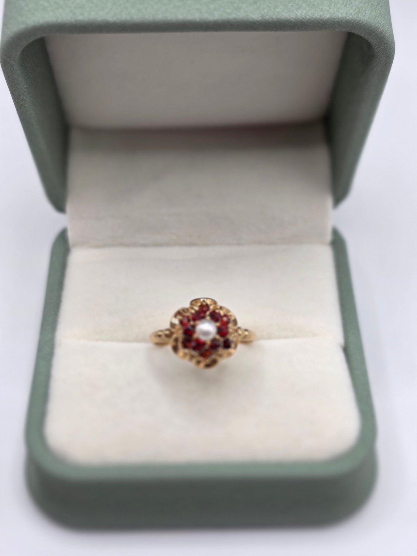 9ct gold garnet and pearl ring