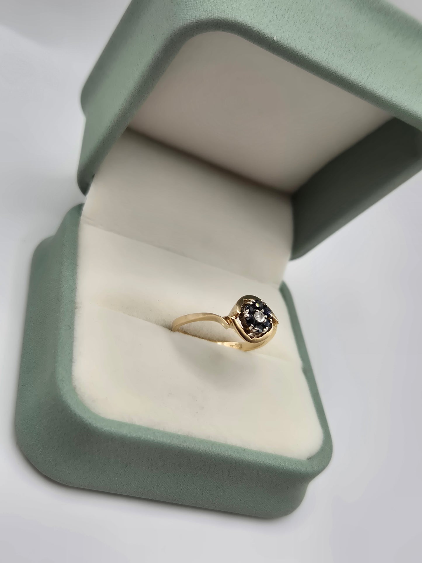 9ct gold sapphire and diamond ring