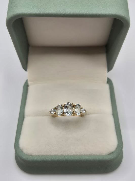 9ct gold aquamarine ring