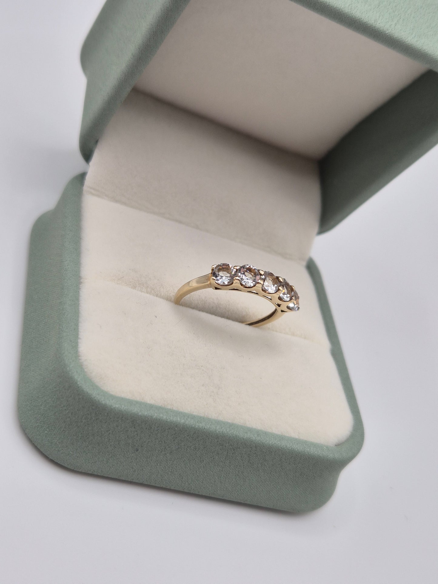 9ct gold white topaz ring