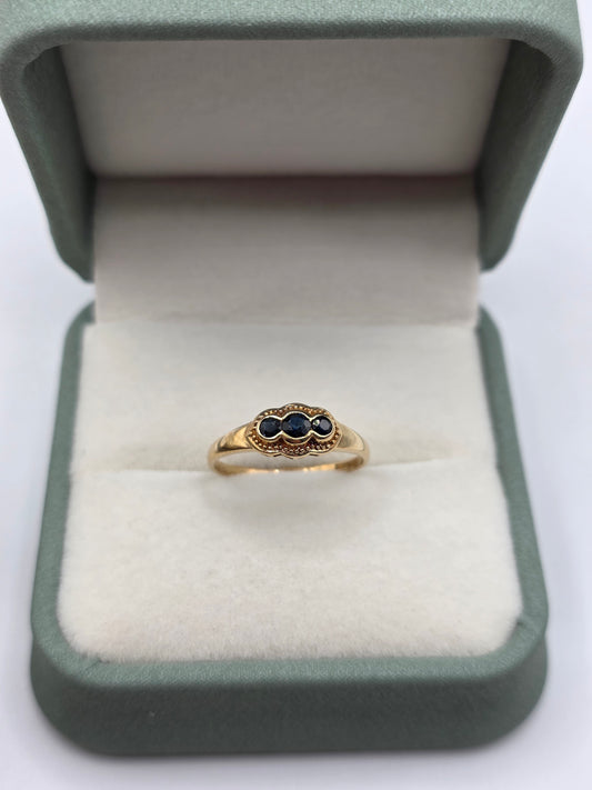 9ct gold sapphire ring