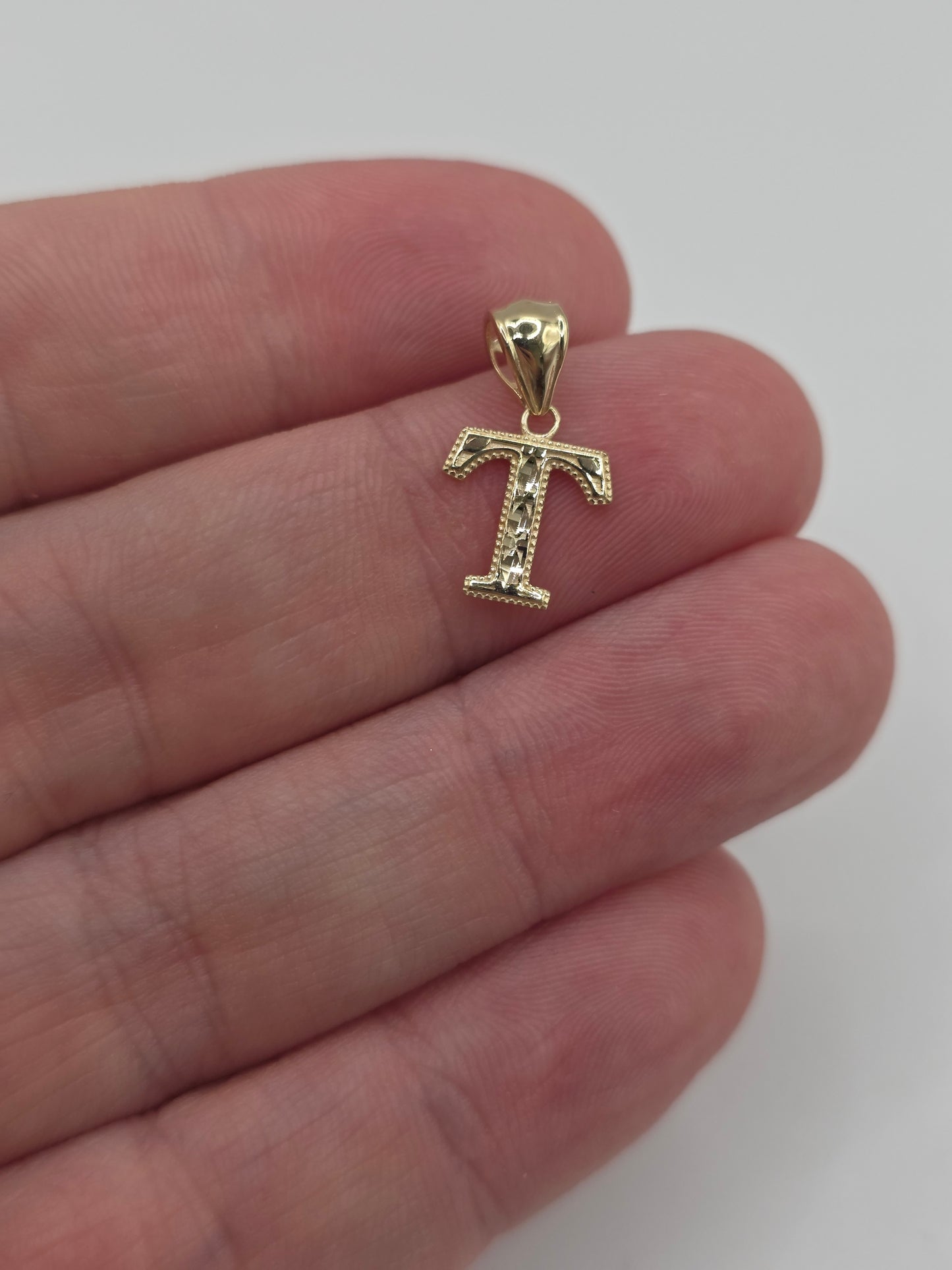 9ct gold initial T pendant