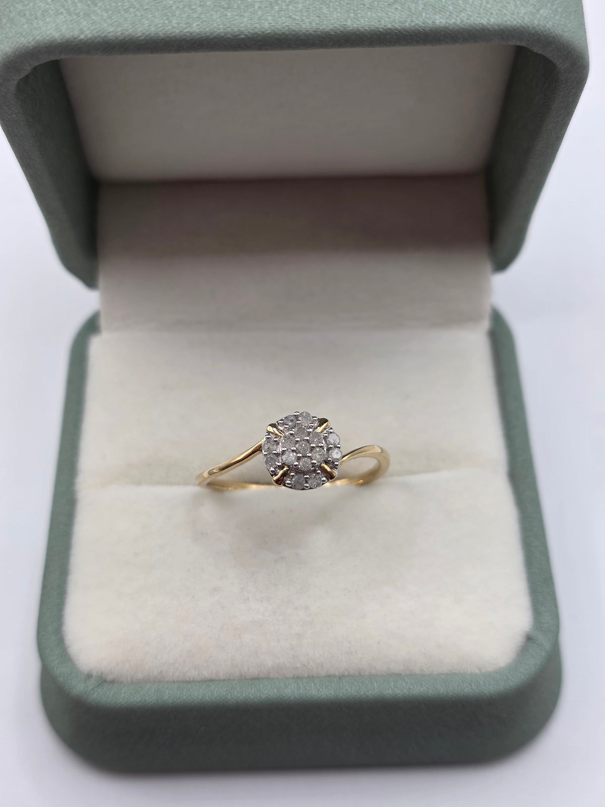 9ct gold diamond cluster ring