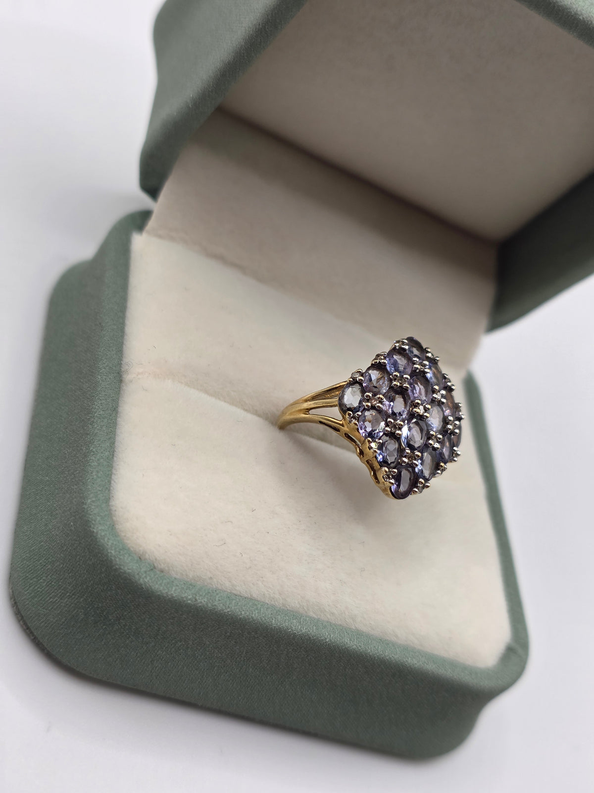 9ct gold tanzanite and diamond ring