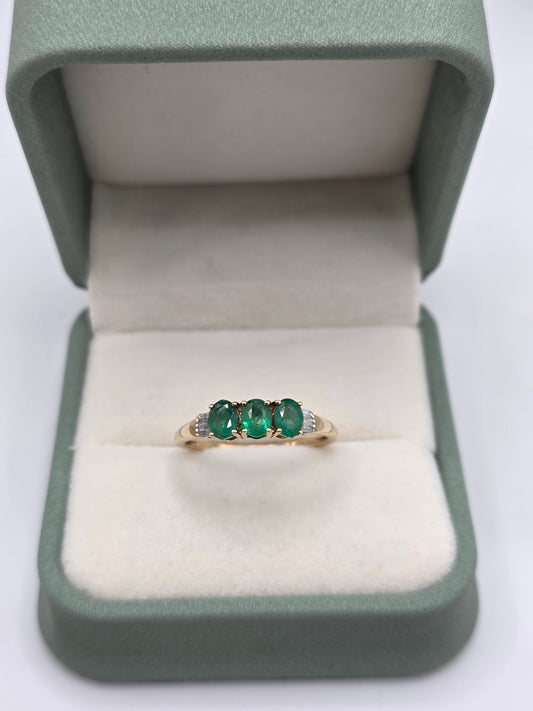 9ct gold emerald and diamond ring