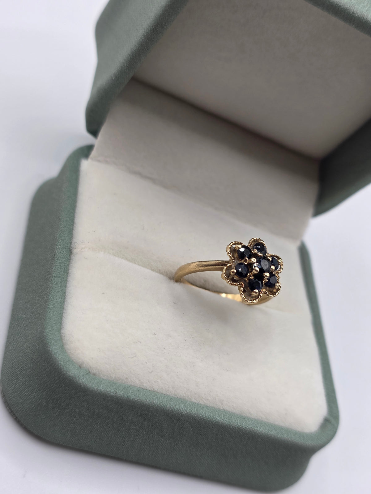 9ct gold sapphire ring