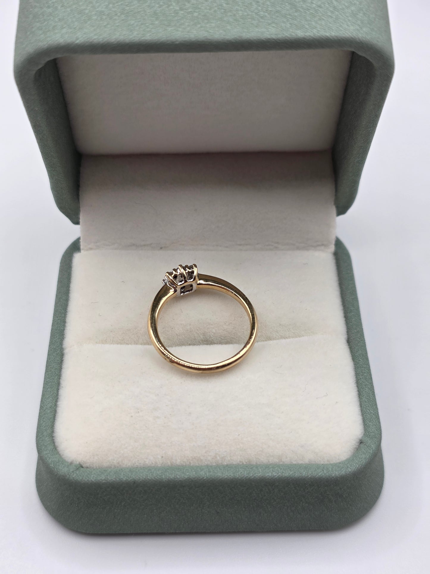 9ct gold diamond cluster ring