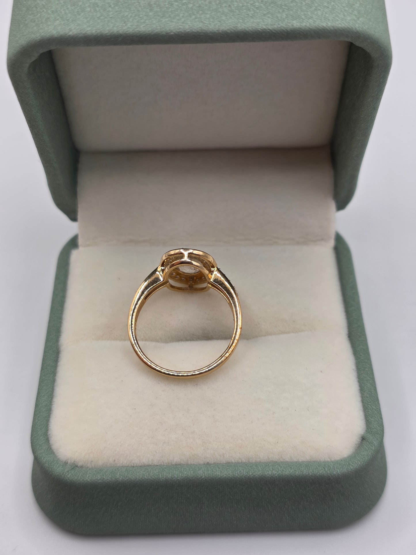 9ct gold white zircon ring
